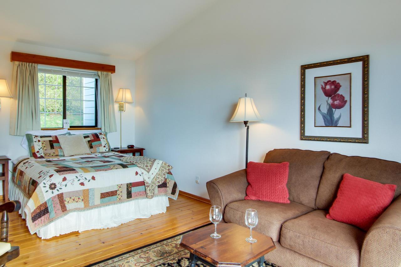 Ocean Cove Inn Yachats Buitenkant foto