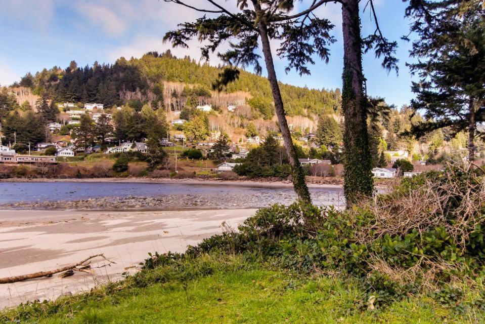 Ocean Cove Inn Yachats Buitenkant foto